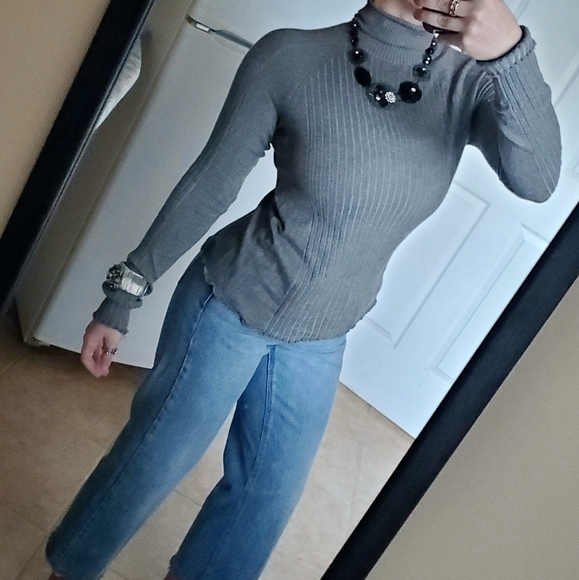 ZARA Grey Stretchy Ribbed Knit Lettuce Hem Casual Classic Basic Turtleneck - Picture 7 of 16